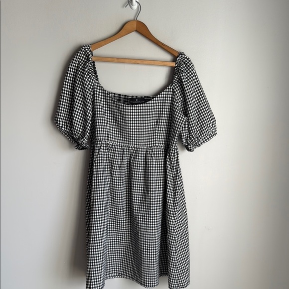 NEW Tuckernuck Pomander Place Beachwood Gingham Abigail
Mini Dress Large - Picture 2 of 12